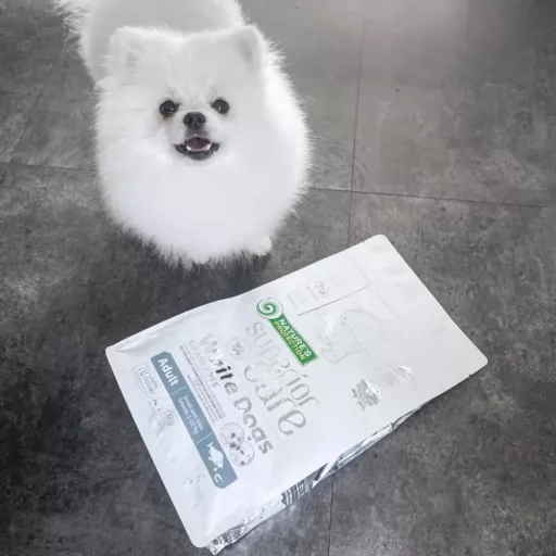 Nature’s Protection Superior Care Felnőtt Fehér Szőrű Kutyáknak fehér hallal 1,5 kg